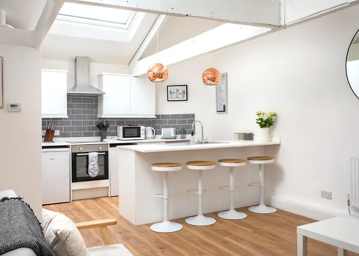 Curb Properties - Cool Trendy Montpellier Apartment