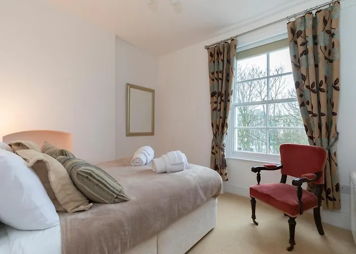 High Columns - Superb Central 2 Beds 2 Baths And Free Parking