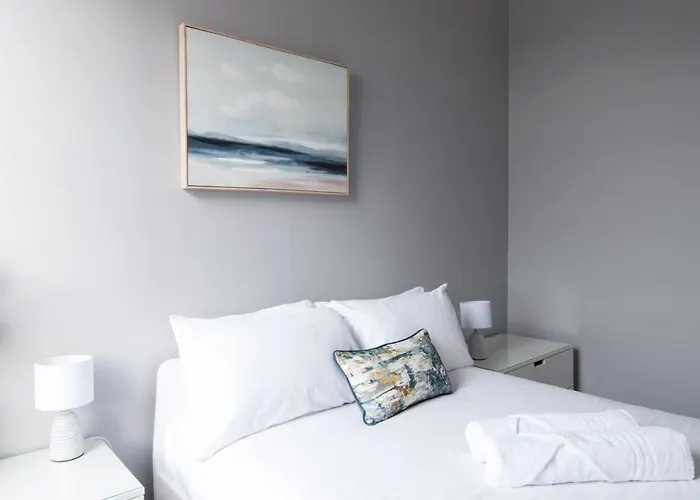 Central Cheltenham, Regency Apartment With Parking, Cavalier Suite - Sleeps 6
