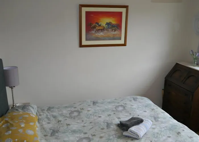 Cheltenham Apartment With Private Garden