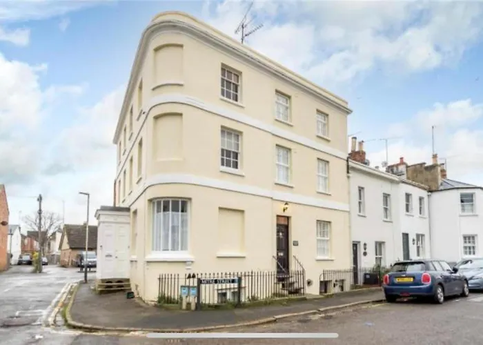 Unique & Stylish Town House, Central Cheltenham