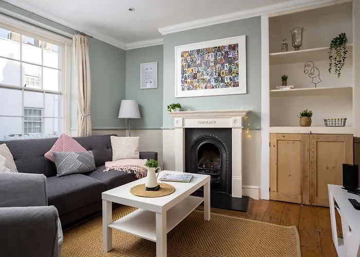 Curb Properties - Sandford Street - Town Centre Chic Home