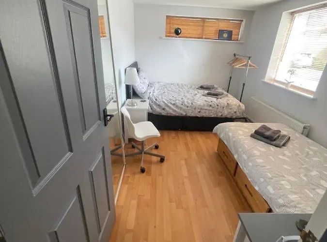 Newly Refurbished Unique Apartment Cheltenham