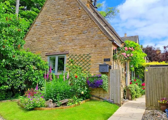 Graziers Cottage - Character Cotswold Cottage With Inglenook, Parking And Pub Nearby