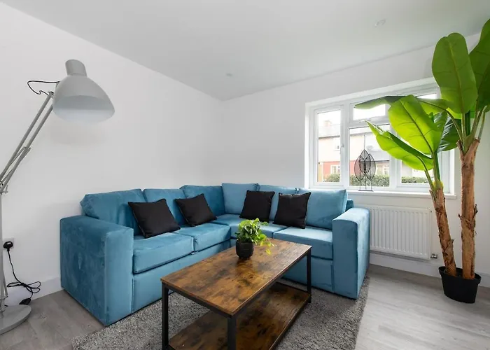 Compton House - 4 Bed