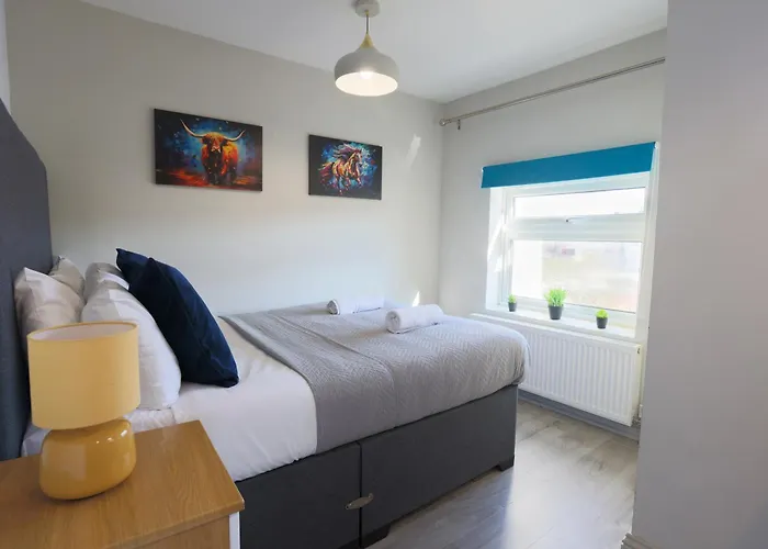 Pittville Place - Near Cheltenham Town - 2 Bed Home - Sleeps 6