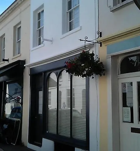 6 Suffolk Parade