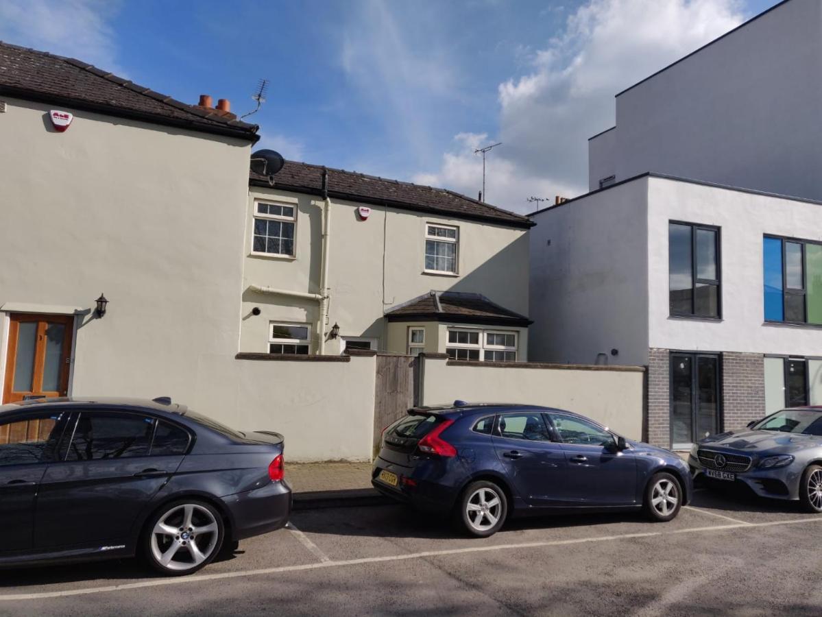 1 Phoenix Cottages, 403 High Street, Holiday home