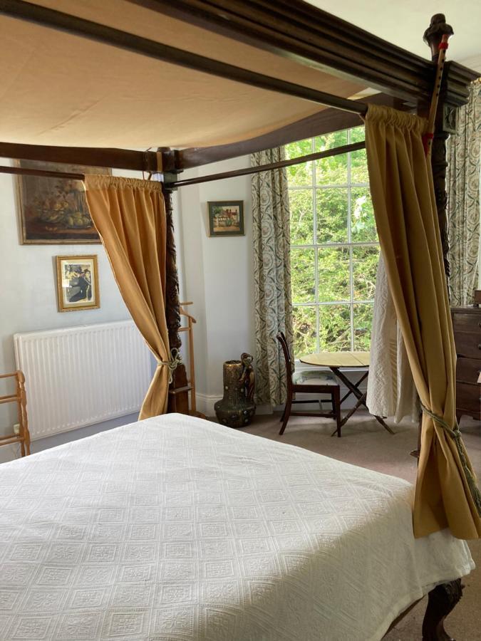 Homestay Bohemian Regency Four Poster *