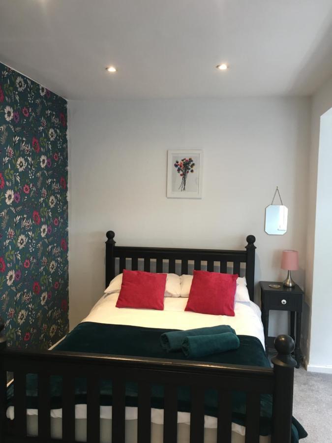 Holiday home 1 Phoenix Cottages, 403 High Street,