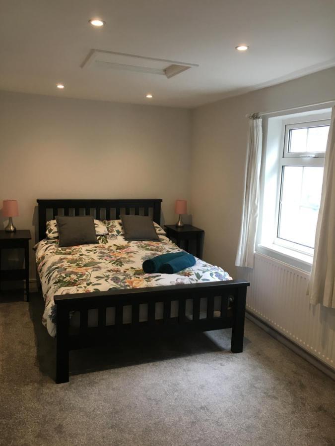 1 Phoenix Cottages, 403 High Street, *