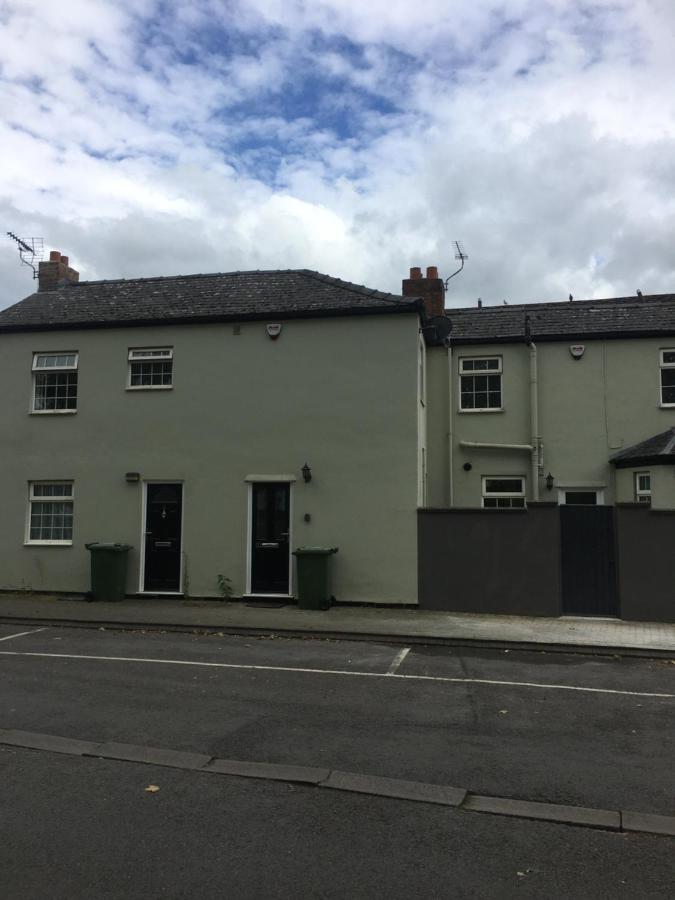 1 Phoenix Cottages, 403 High Street, *