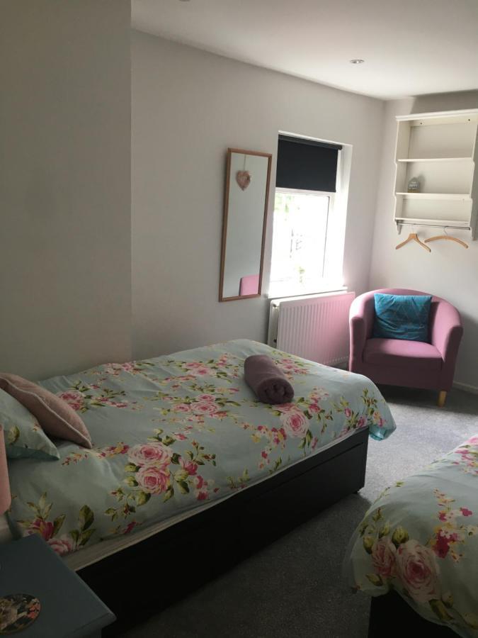 1 Phoenix Cottages, 403 High Street, Holiday home Cheltenham