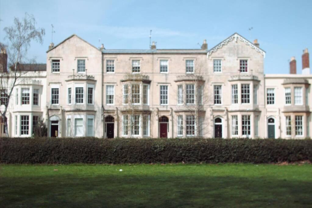 Apartment Cheltenham, Regency With Parking, Cavalier - Sleeps 6 *