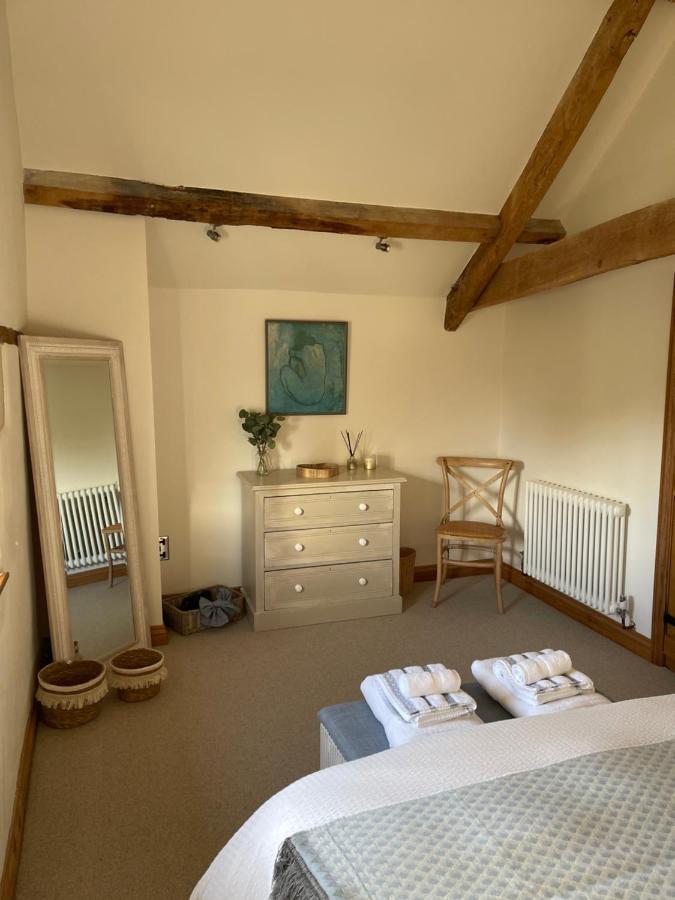 The Cider Barn - Spacious First Floor Set Within Barn Conversion Apartment Cheltenham