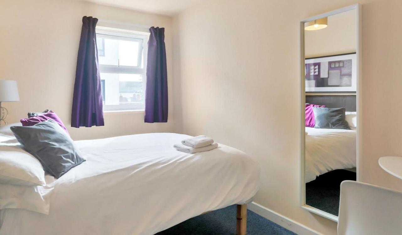 St Georges Apartments, Self Contained Units * Cheltenham