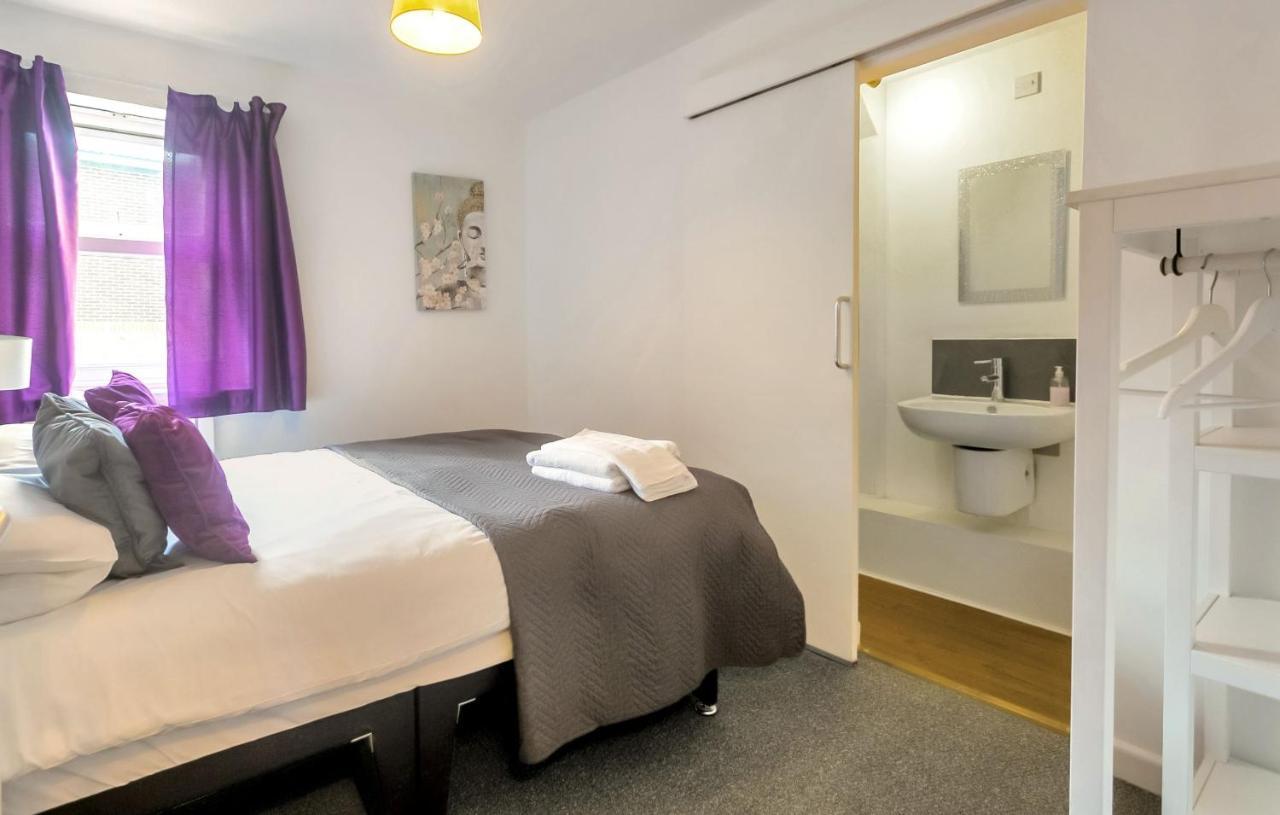 St Georges Apartments, Self Contained Units *