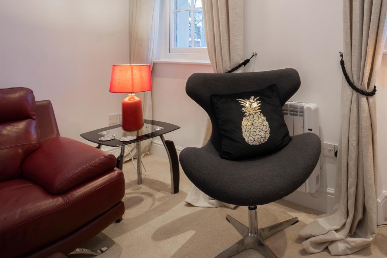 High Columns - Superb 2 Beds 2 Baths And Free Parking Apartment Cheltenham