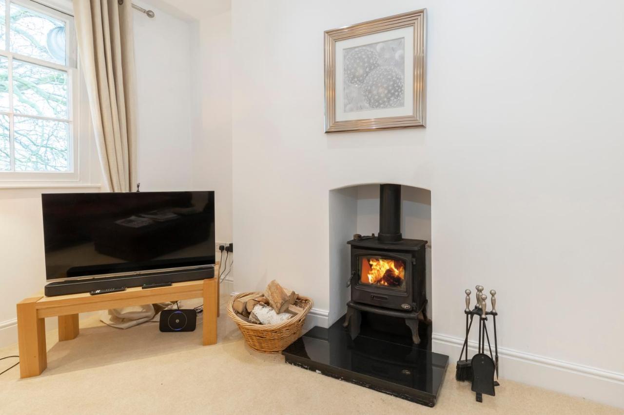 High Columns - Superb 2 Beds 2 Baths And Free Parking Apartment Cheltenham