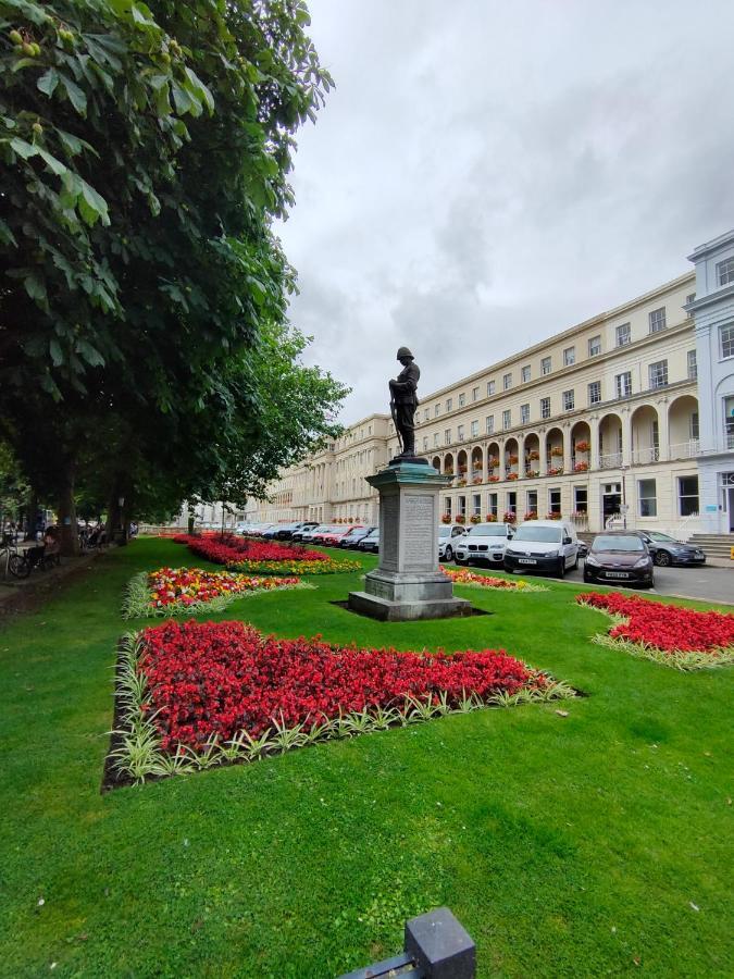 High Columns - Superb 2 Beds 2 Baths And Free Parking Apartment