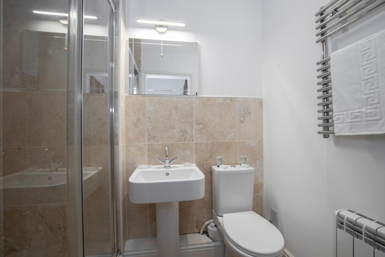 High Columns - Superb 2 Beds 2 Baths And Free Parking Apartment *
