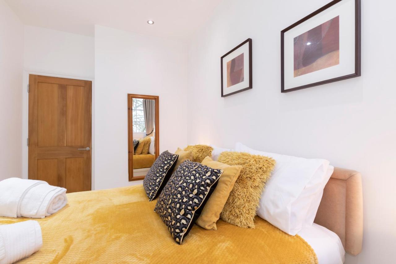 High Columns - Superb 2 Beds 2 Baths And Free Parking Cheltenham