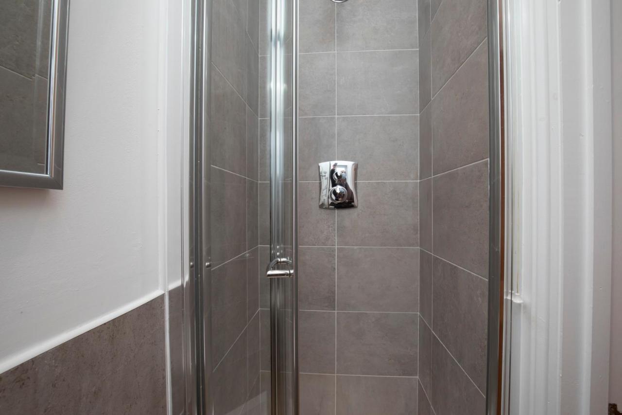 High Columns - Superb 2 Beds 2 Baths And Free Parking Apartment *