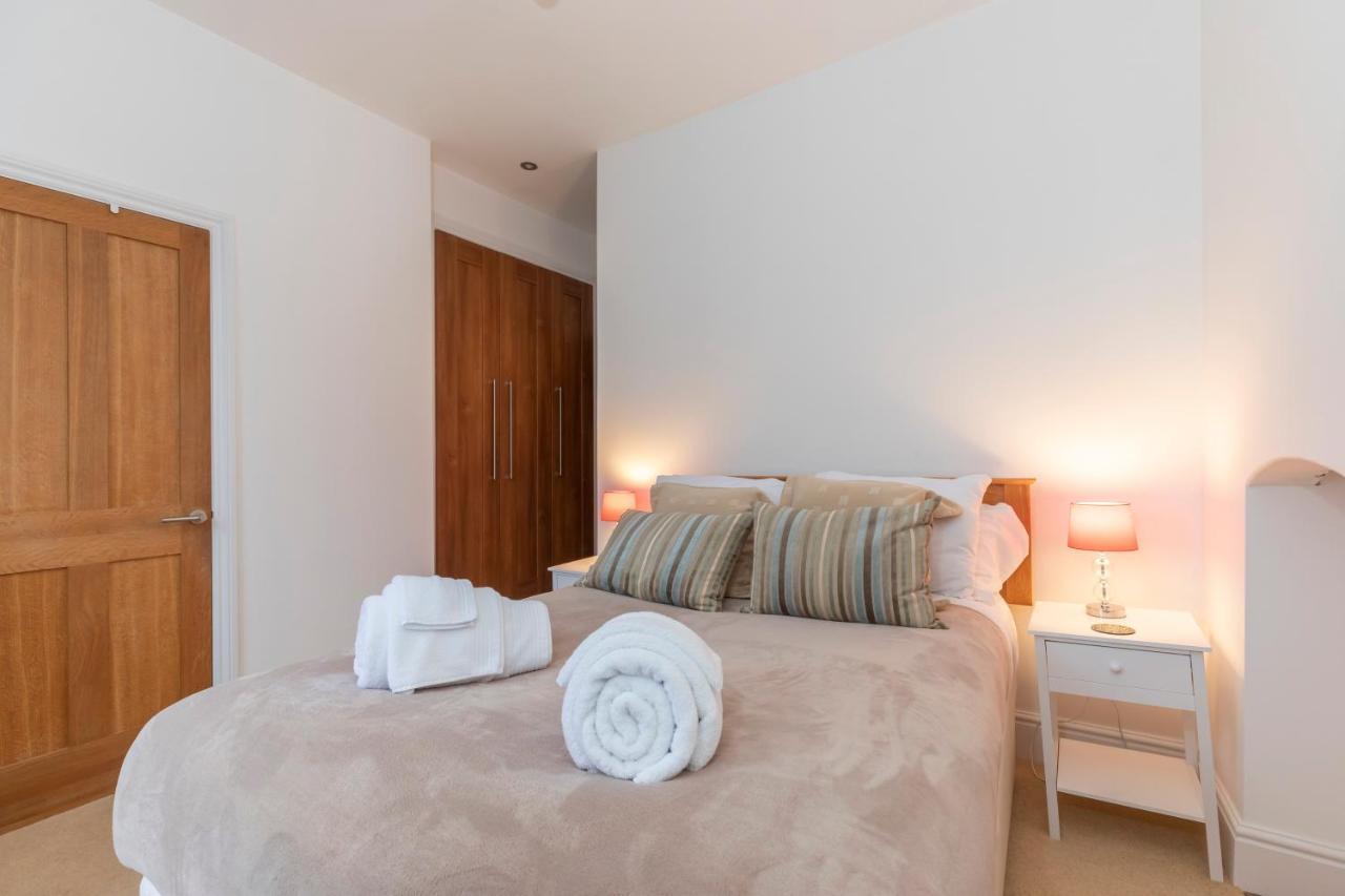 High Columns - Superb 2 Beds 2 Baths And Free Parking