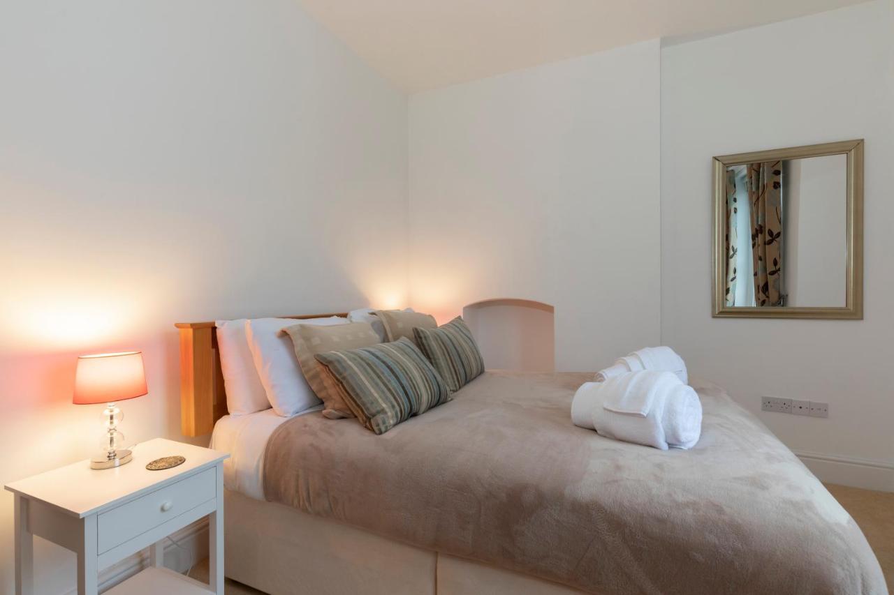 High Columns - Superb 2 Beds 2 Baths And Free Parking Apartment Cheltenham