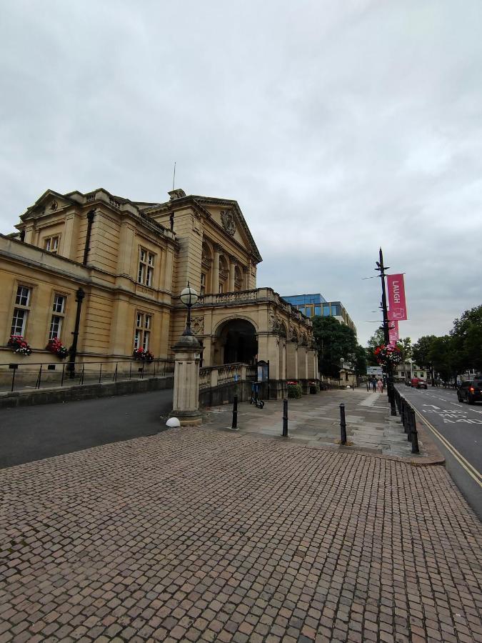 High Columns - Superb 2 Beds 2 Baths And Free Parking Apartment *