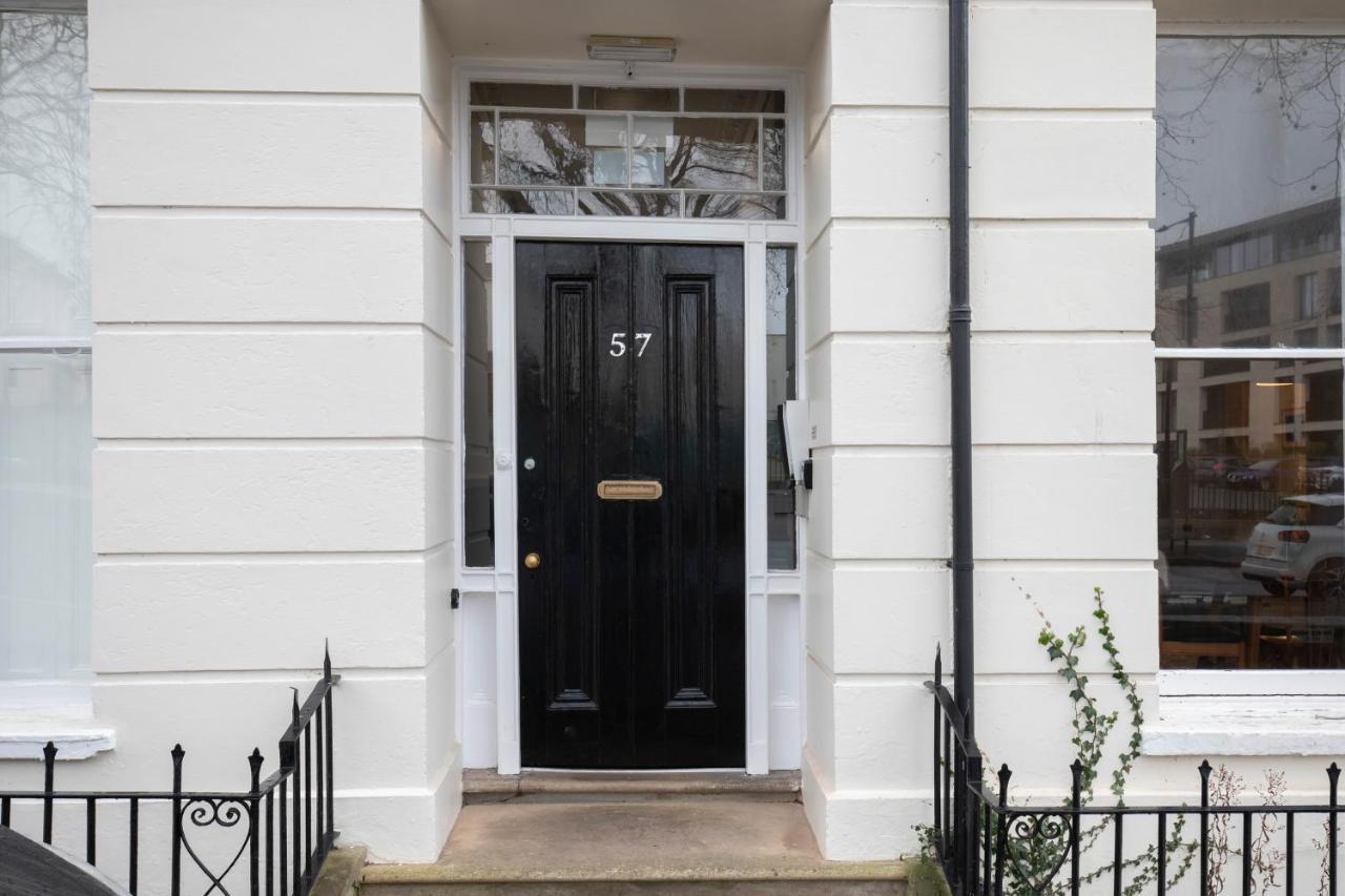 High Columns - Superb 2 Beds 2 Baths And Free Parking Cheltenham