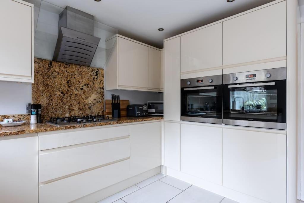 Holiday home Rodney House By Mgroupsa Cheltenham