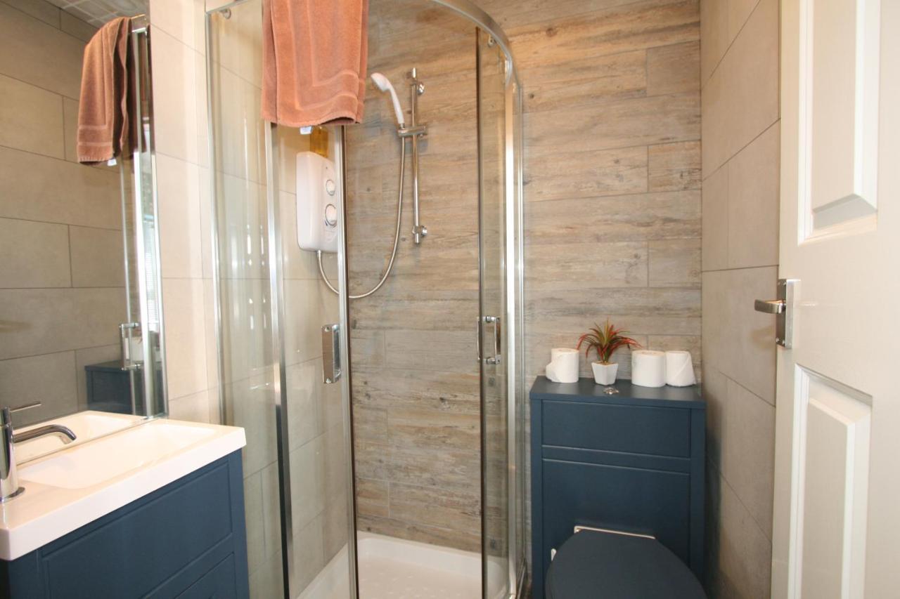 Central Serviced Apartments By Roomsbooked Cheltenham
