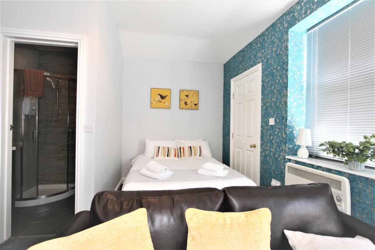 Central Serviced Apartments By Roomsbooked Apartment Cheltenham