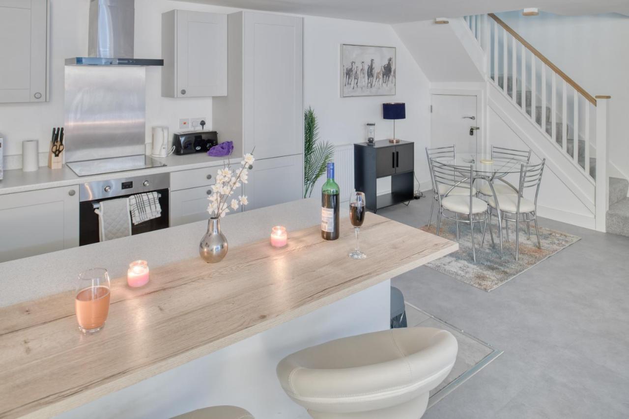 Columbia House Holiday home Cheltenham