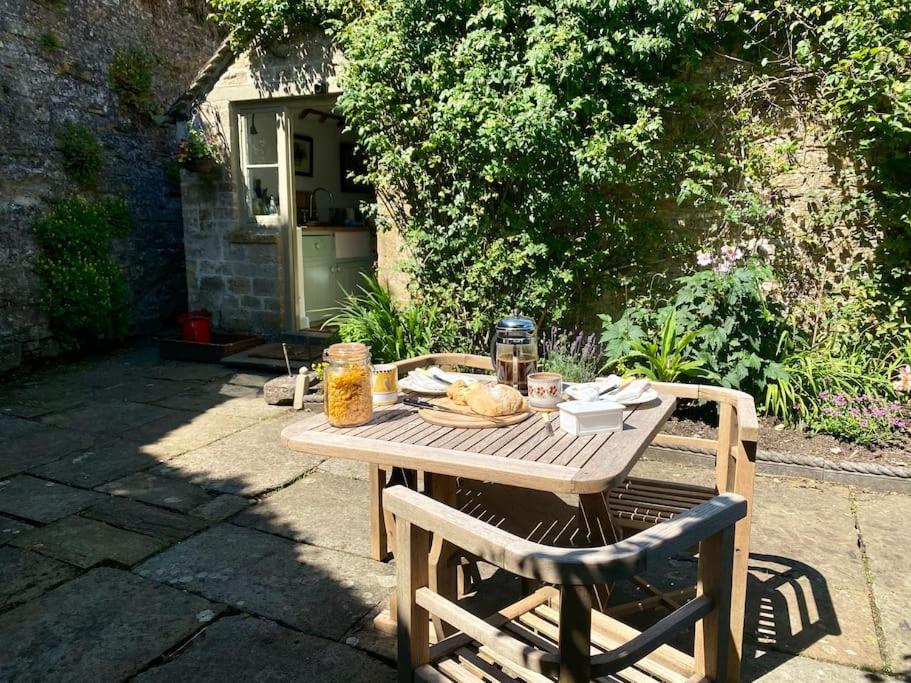 Holiday home Charming 2 Bedroom In Compton Abdale,