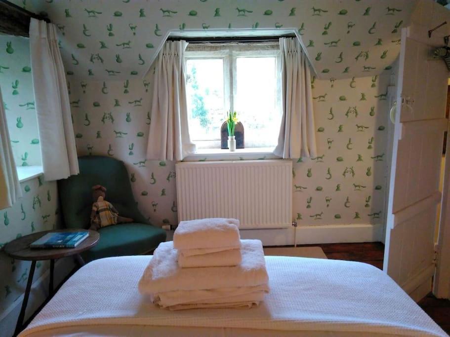 Charming 2 Bedroom In Compton Abdale, *
