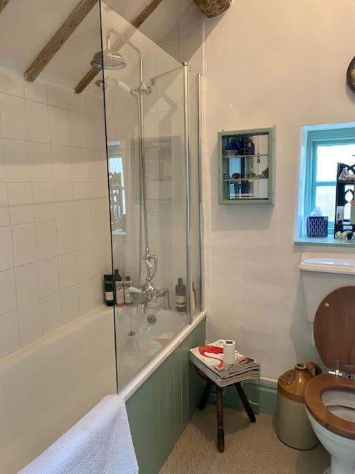 Charming 2 Bedroom In Compton Abdale, *