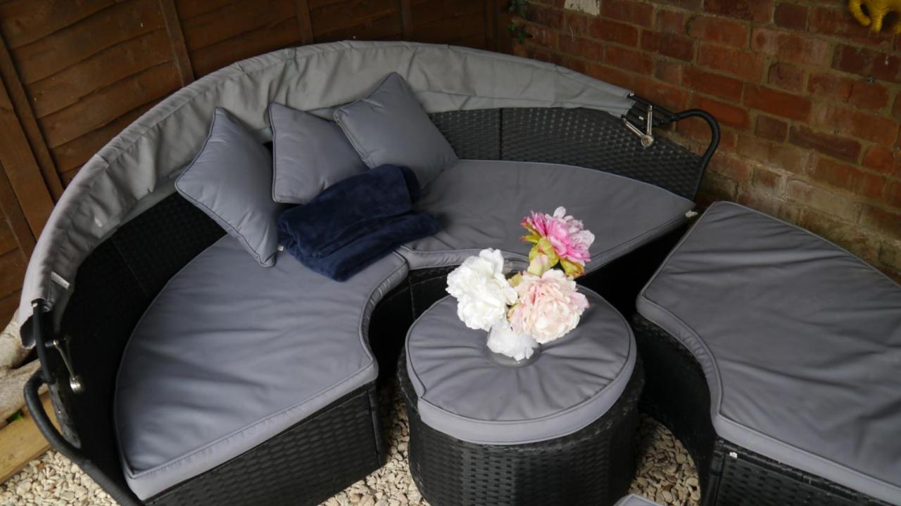 Cheltenham Apartment With Private Garden *