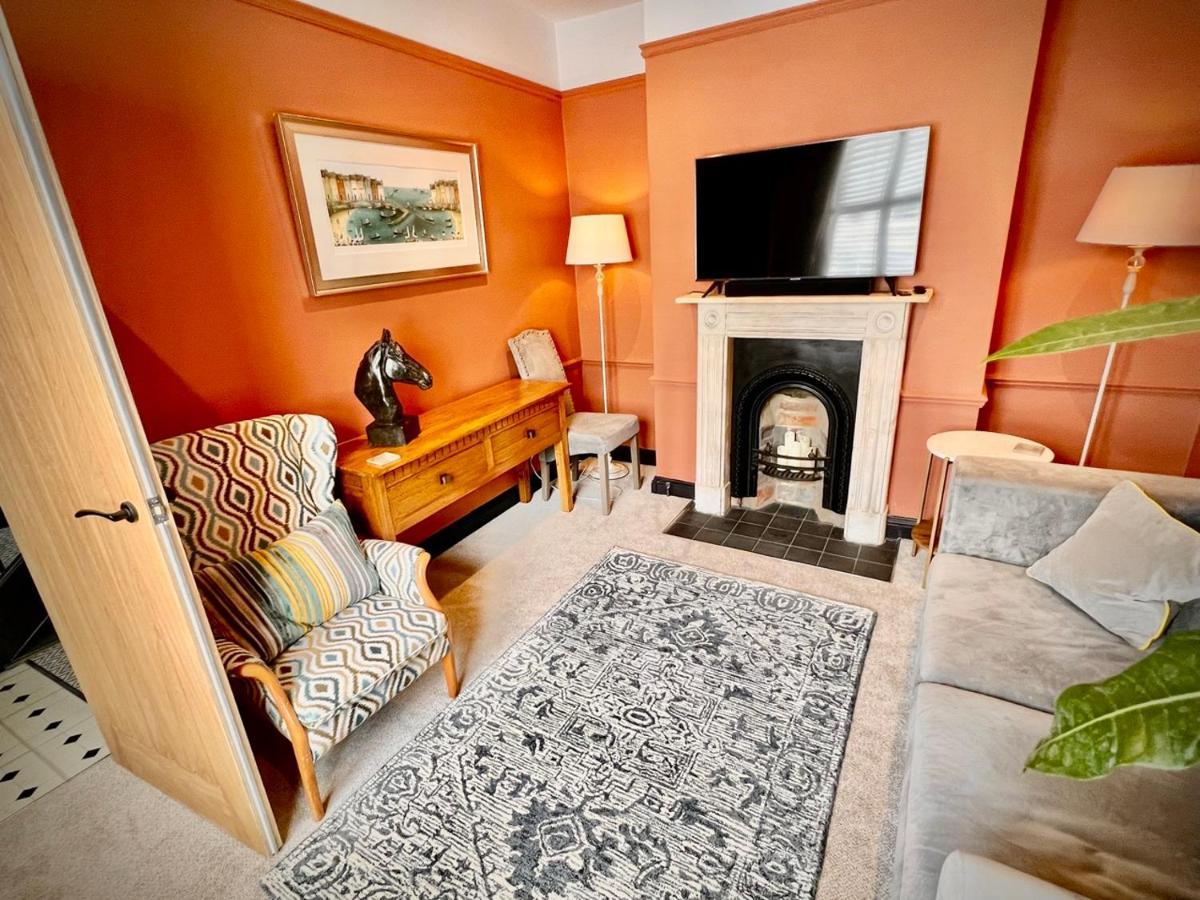 Unique & Stylish Town House, Casa de férias Cheltenham