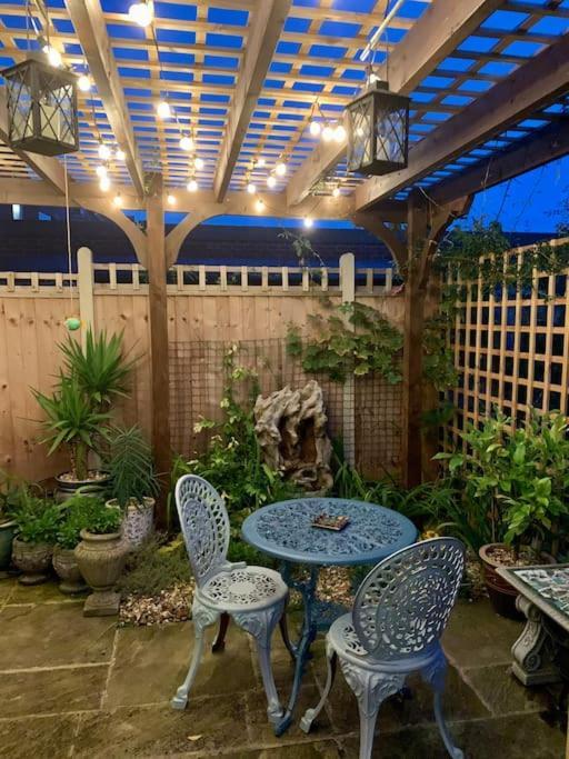 Chalet The Snug In Cheltenham, Leckhampton - A Cosy & Unique Space