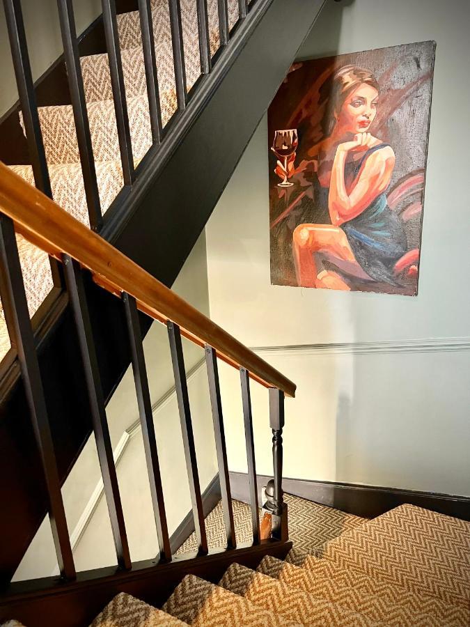 Unique & Stylish Town House, * Cheltenham