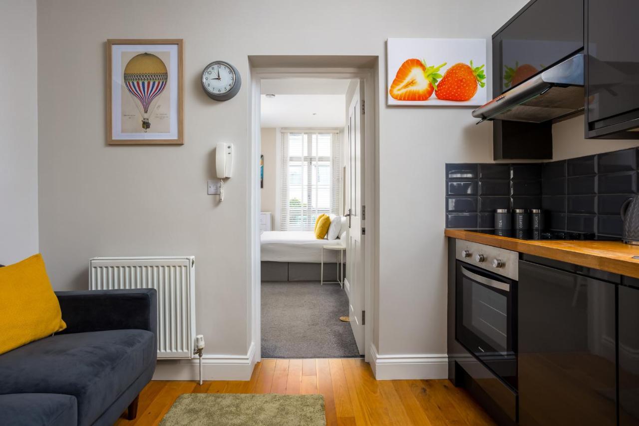 Contemporary Ground Floor - Town Centre With Parking! * Cheltenham