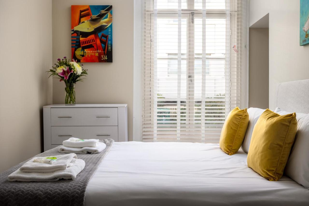 Apartment Contemporary Ground Floor - Town Centre With Parking!