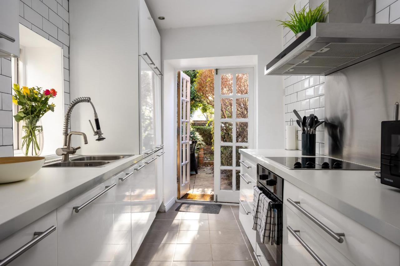 Curb - Sandford Street - Town Centre Chic Holiday home *