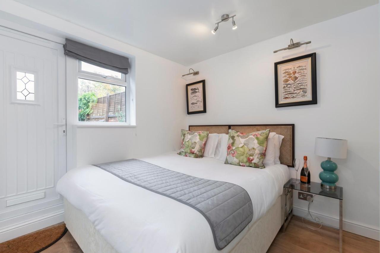 Modern Self Contained Holiday home Cheltenham