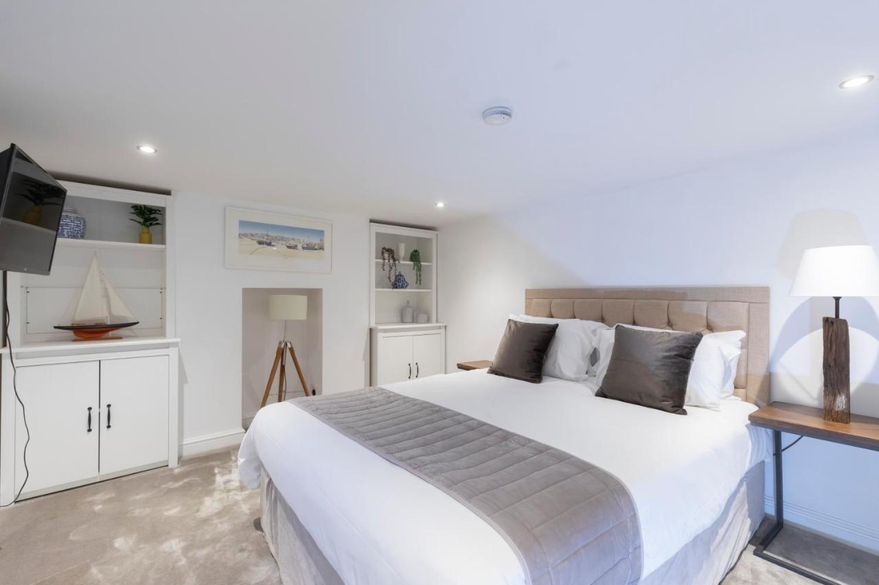 Beautiful Period With Five Bedrooms Holiday home *