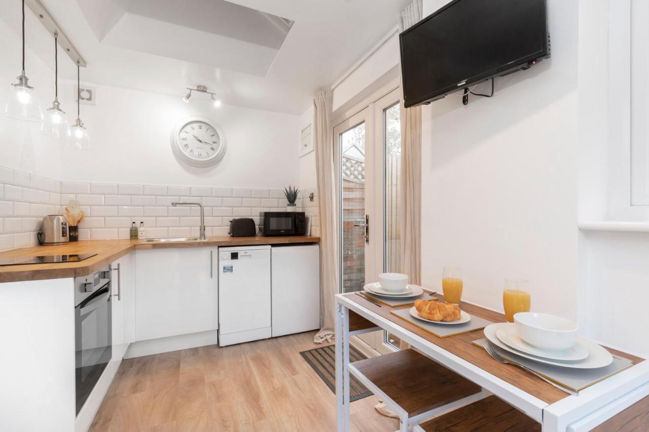 Holiday home Beautiful Period With Five Bedrooms Cheltenham