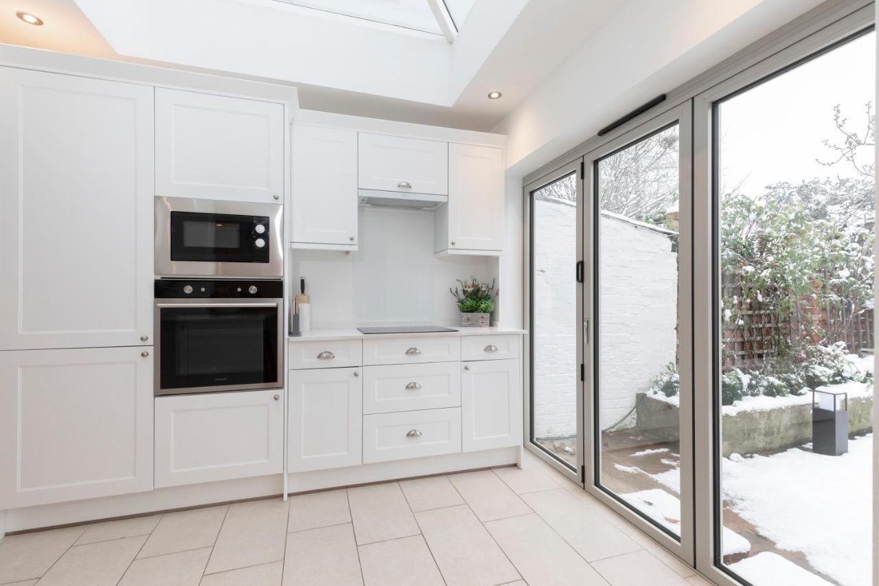 Holiday home Beautiful Period With Five Bedrooms Cheltenham