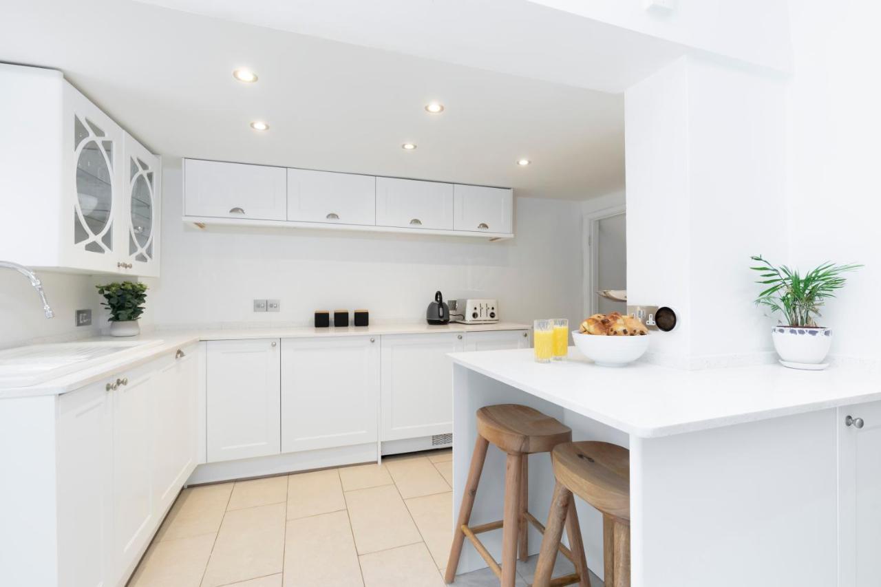 Beautiful Period With Five Bedrooms Cheltenham